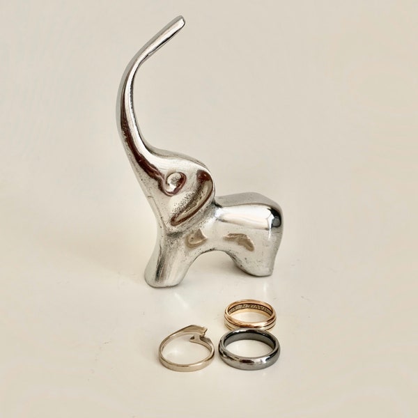 Elephant Ring Holder Silver Finish. Super cute animal. Good luck charm