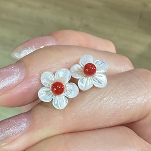 18K Yellow Gold Coral Flower Stud Earring,Delicate Coral Stud Earring,Tiny Flower Stud Earrings