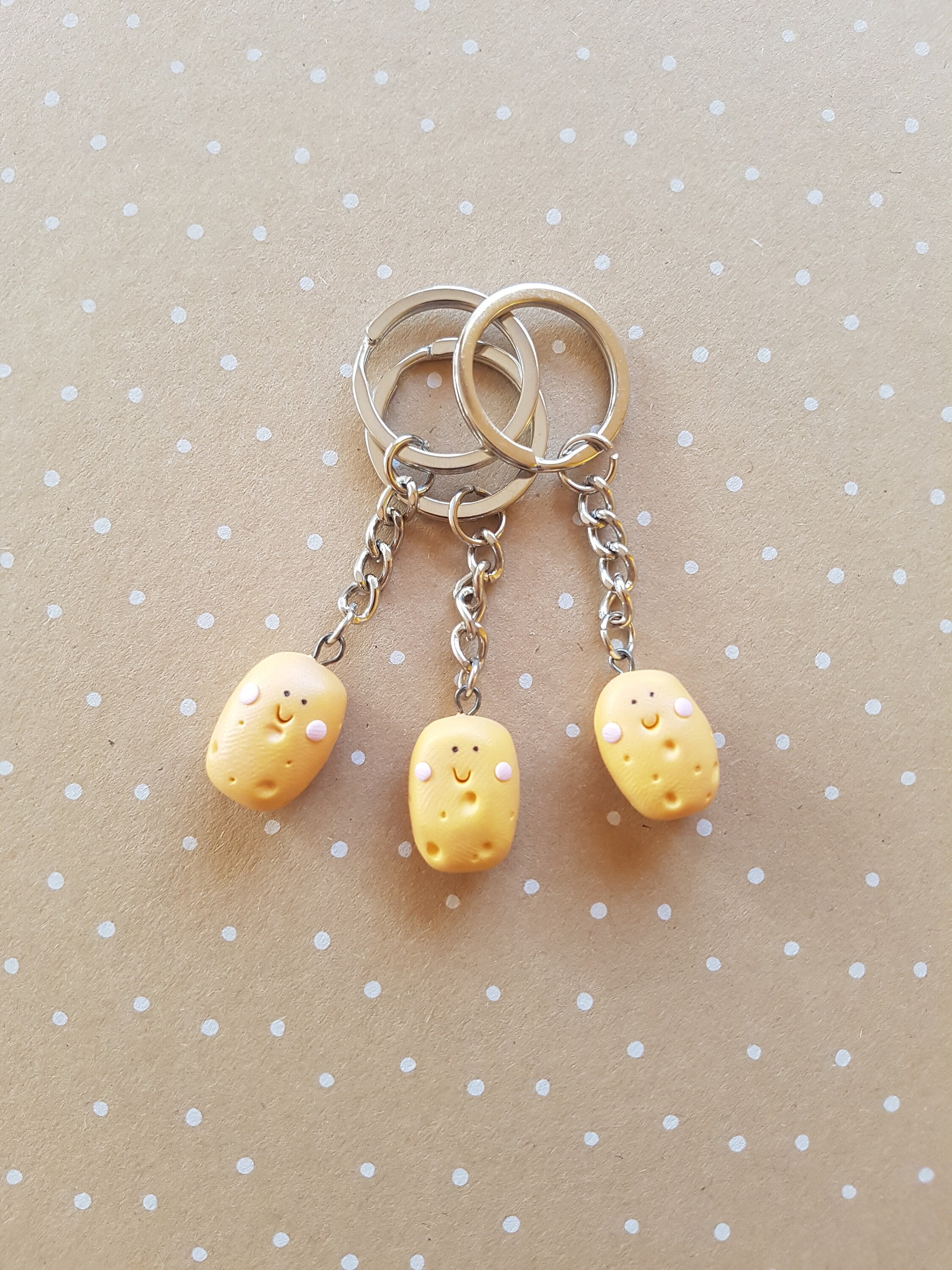 VICKYPOP Portachiavi In Peluche A Forma Di Patata Con Trecce - Morbido E Simpatico Ciondolo Per Borsa, Regalo Divertente Per Ragazze E Ragazzi, 10,8 Cm