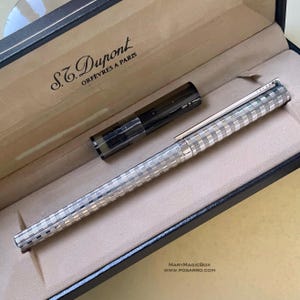 ST. Stylo plume vintage S.T. Dupont Classique argenté à hachures croisées dans sa boîte d'origine