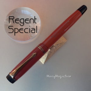 Regent Special made in England coral red senior size vintage fountain pen  14 k gold nib F  - made in England