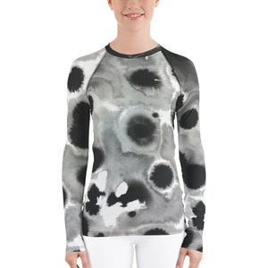 Meltemi Women&#39;s Rash Guard with Long Sleeves, Tie Dye Pattern, Plus Size to 3XL, Black Activewear Shirt, Sun Protection Shirt