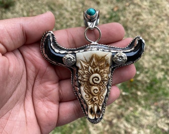 HAND CARVED NATURAL BOVINE BUFFALO BONE BEAR HEAD PENDANT HAND CARVED NATURAL BOVINE BUFFALO BONE BEAR HEAD PENDANT