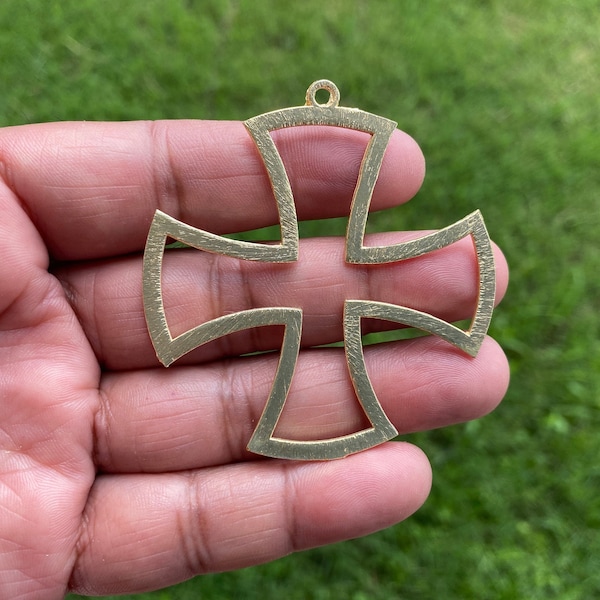 63mm x 59mm Large Sized Brushed Gold Overlay Over Copper Open Maltese Cross Symbol Shaped Pendant Components, Christians Jewelry