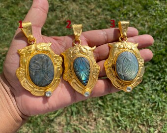 Gold Overlay Labradorite Pendant, Mystical Charm, Elegant Craftsmanship, Nature's Magic Jewelry, Aurora-inspired, Luxurious Design