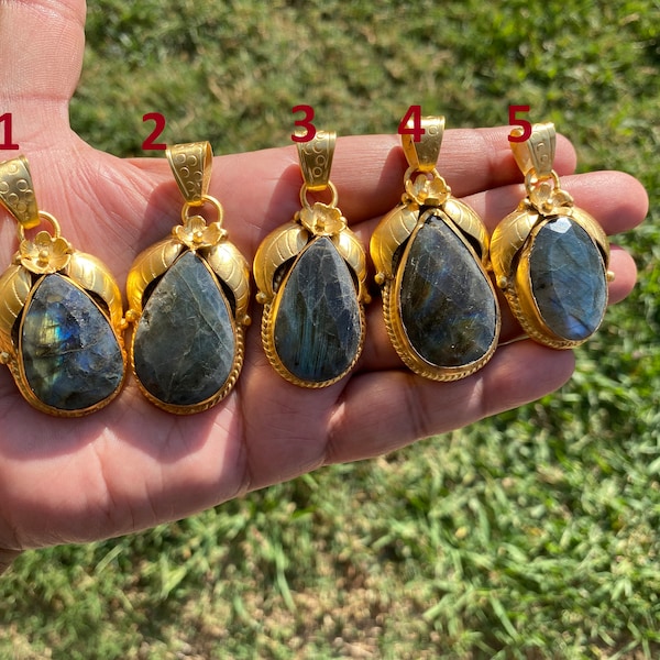 Gold Overlay Labradorite Pendant, Mystical Charm, Elegant Craftsmanship, Nature's Magic Jewelry, Aurora-inspired, Luxurious Design