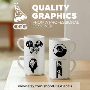 Puede incluir: Tres tazas de cer&aacute;mica blanca con dise&ntilde;os gr&aacute;ficos en blanco y negro. Las tazas presentan personajes de Disney's The Nightmare Before Christmas y The Little Mermaid. Las tazas est&aacute;n apiladas una encima de la otra. El texto "QUALITY GRAPHICS FROM A PROFESSIONAL DESIGNER" est&aacute; en la parte superior de la imagen. El texto "CGG" est&aacute; en la parte inferior de la imagen.