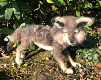 Timber Wolf Sculpture - Etsy