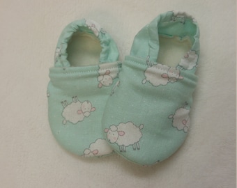 Neugeborenes Baby Hausschuhe