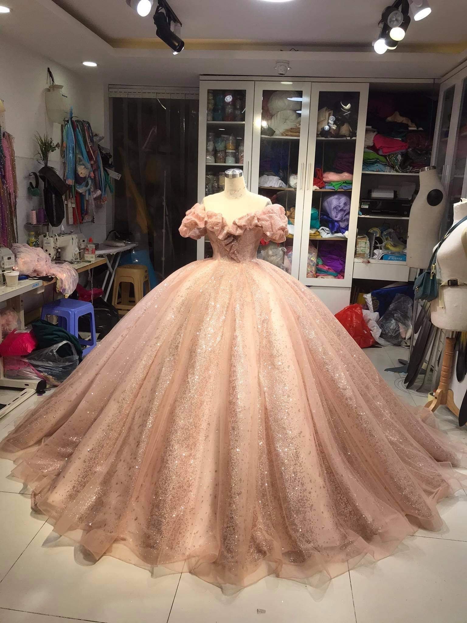 Gliter Champagne Appliques Tulle Quinceanera Dresses Lace Hollow Back Ball  Gown Evening Dress  China Sweet 16 Dress and Quinceanera Dresses price   MadeinChinacom