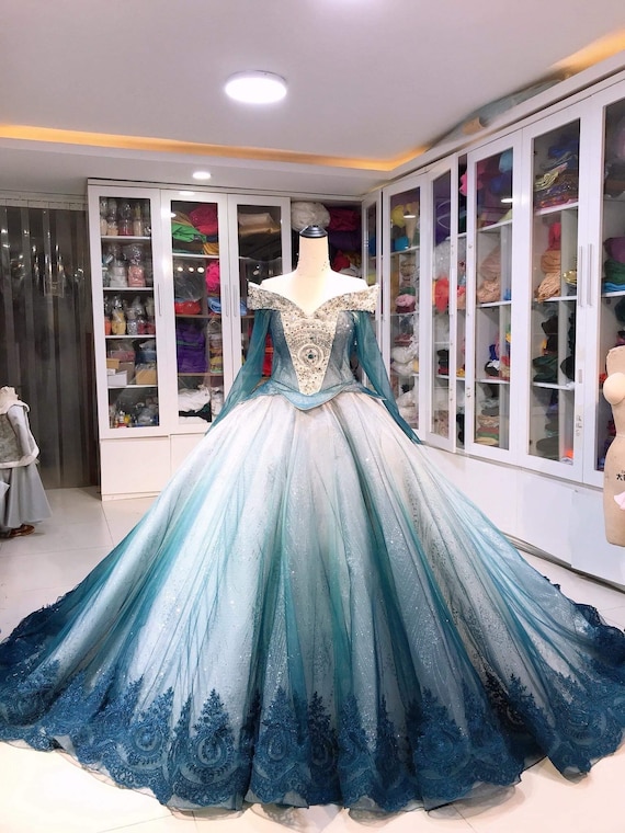 Wedding Dress Ombre Color With long train long sleeves - Costume Wedding