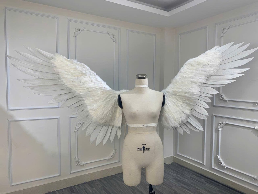 リモコンで操作できる可動式コスプレ衣装 大きな翼が動く 巨大な機械翼