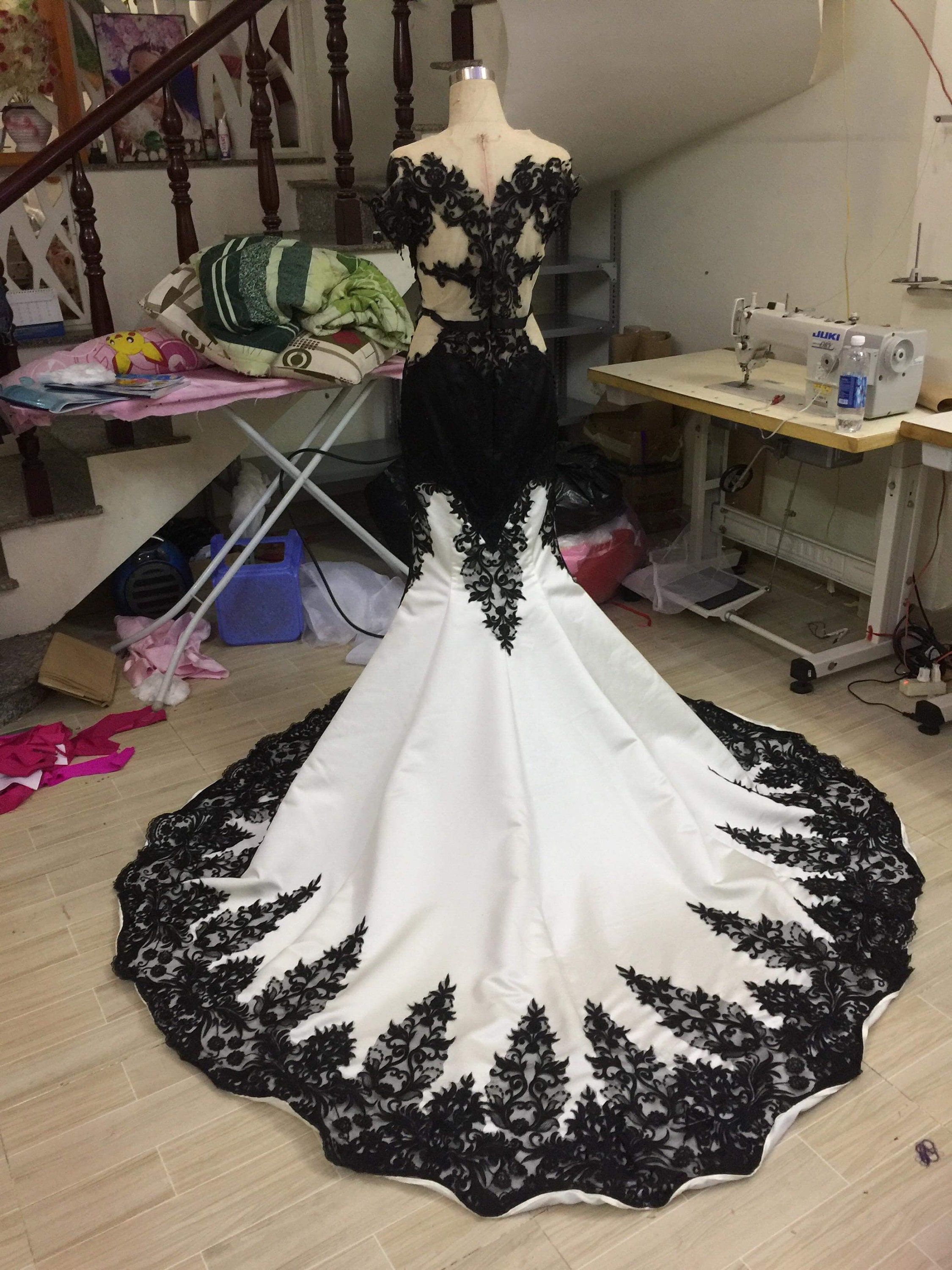 catwoman prom dress Catwoman Wedding Dress Statue by DC Collectibles