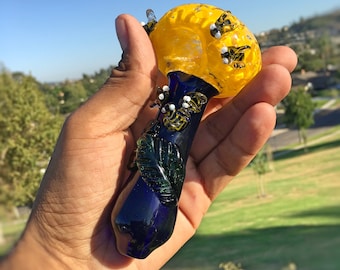 Flower with bee Art Nature lover Glass pipes