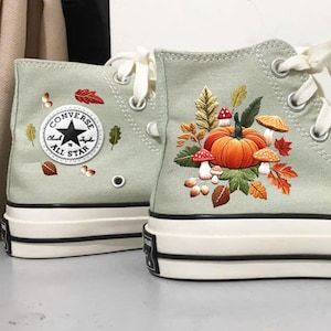 Fleurs brodées - Converse Chuck Taylor personnalisées des années 1970 - cadeau pour enfant
