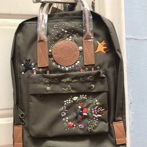 Kanken custom embroidered flowers and cats -  embroidered Kanken backpack - flower embroidery Kanken - Kanken embroidered