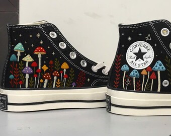 Zapatillas Converse personalizadas con bordado de hongos, zapatillas con bordado de cielo estrellado y zapatillas altas con bordado de flores.