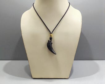 Black Obsidian Wolf Fang Necklace – Hand-Carved Totem Pendant