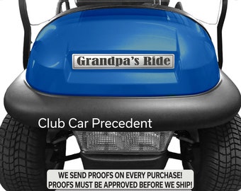 ¡Agregue un toque de elegancia a su Club Car Precedent con un emblema plateado grabado para su carrito de golf!