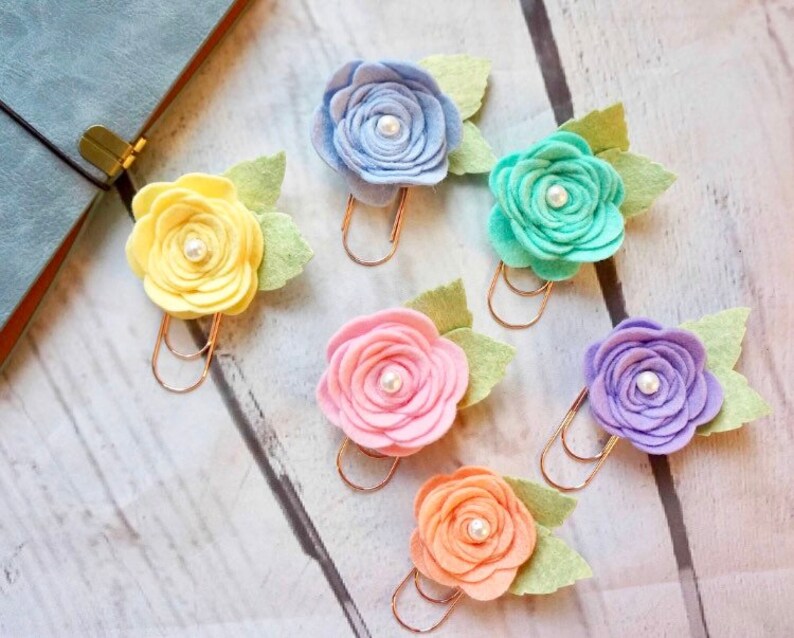 Rose paper clips