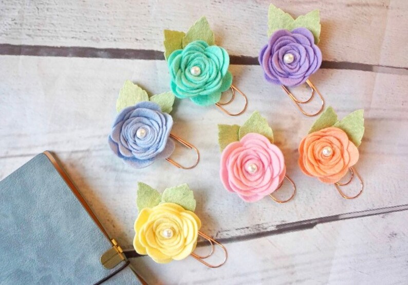 Rose paper clips