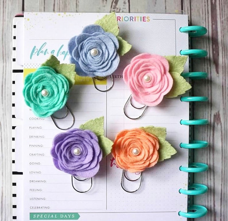 Rose paper clips