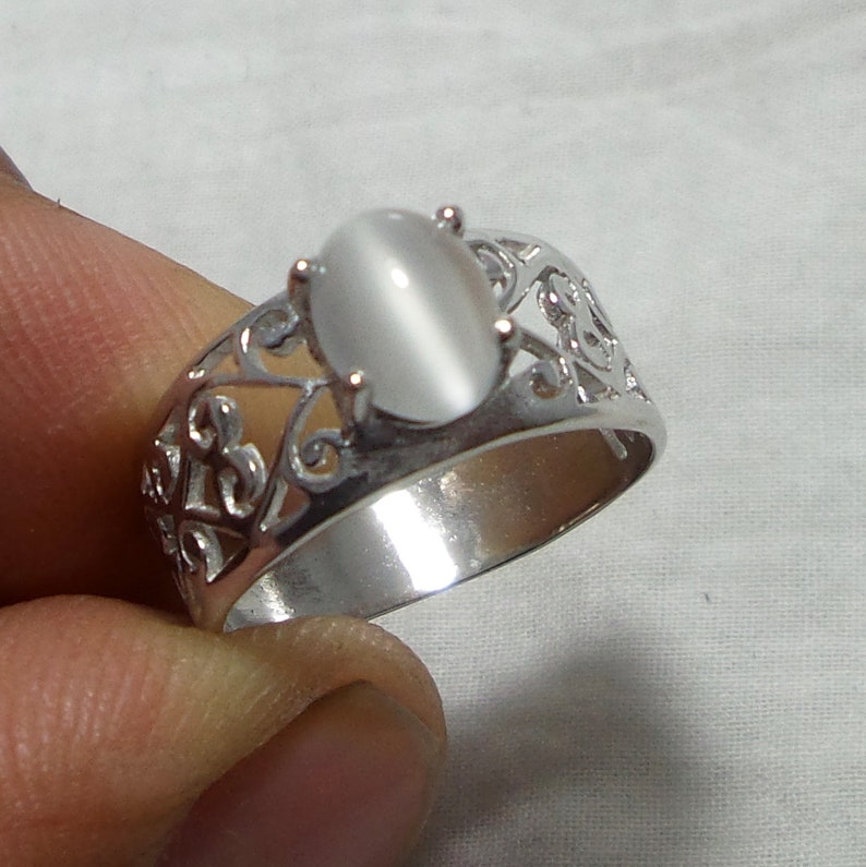 8x6 MM Top Grade Natural White Moonstone Cat/'s Eye Oval Shape Cabochon Pure 925 Silver Unisex Fine Ring