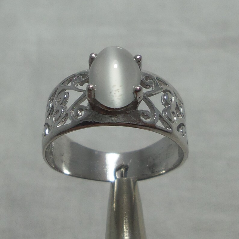 8x6 MM Top Grade Natural White Moonstone Cat/'s Eye Oval Shape Cabochon Pure 925 Silver Unisex Fine Ring
