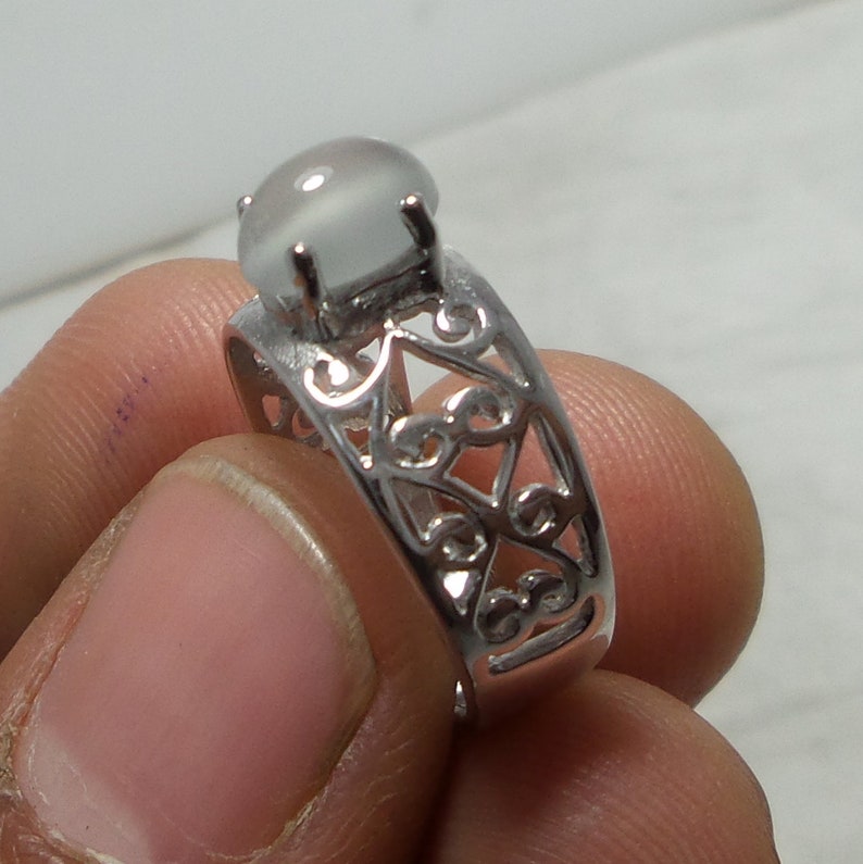 8x6 MM Top Grade Natural White Moonstone Cat/'s Eye Oval Shape Cabochon Pure 925 Silver Unisex Fine Ring