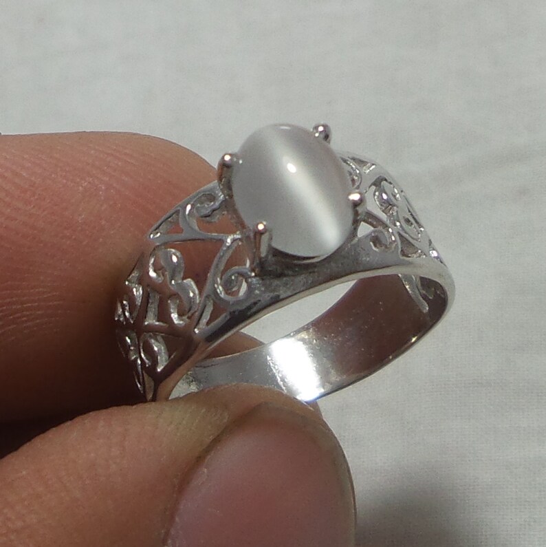 8x6 MM Top Grade Natural White Moonstone Cat/'s Eye Oval Shape Cabochon Pure 925 Silver Unisex Fine Ring