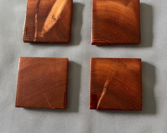 Handgemaakte cederhouten onderzetters met harsafwerking