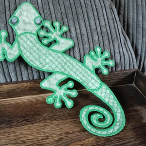 Machine Embroidered Gecko Lizard Window Cling (12"x7")