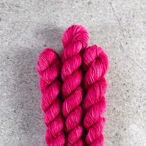 Handgefärbtes Garn, Mini Skeins, single Merino, 80 m in 20g, BKD Garn