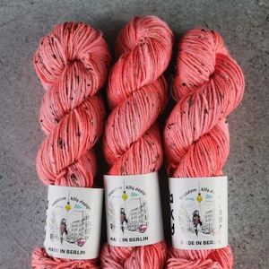 "Handgefärbtes Garn, ""Coral"", Tweedgarn, DK Garn, BKD Garn ""Coral"""
