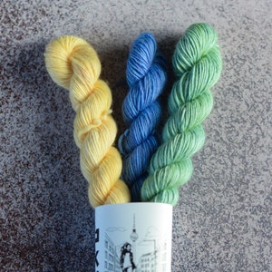Hand dyed mini skeins of yarn, 3 x 80m in 20g, merino singles, small yarn for colorwork, stripes, intarsia, entrelac knitting