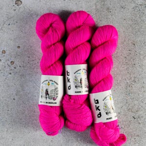 BKD Singles, handgefärbtes Garn, 366 m in 100g, "Pink Glow"