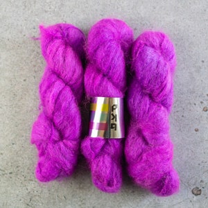 Handgefärbtes Mohairgarn, klobiges Mohairpullovergarn, BKD-Garn, Farbe: Neonviolett