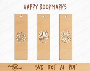 Op de afbeelding: Drie houten bladwijzers met lasergesneden ontwerpen. De ontwerpen zijn een mandala, een zonnestralen en een spiraal. De bladwijzers zijn allemaal even groot en in dezelfde vorm. De tekst "HAPPY BOOKMARKS" staat bovenaan de afbeelding. De tekst "SVG DXF AI PDF" staat onderaan de afbeelding.