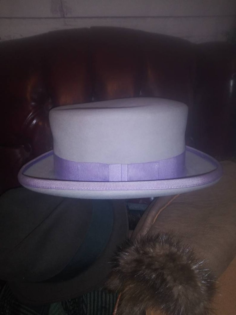 Rare Gray Top Hat 7 18 faded grosgrain ribbon appears Lilac.