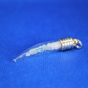 Amazonita + Sal de mar de Cornualles en un colgante de vial de vidrio transparente con cadena de acero inoxidable de 18'' + La historia de la sal en una tarjeta de felicitación A7