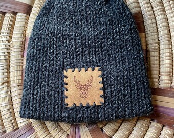 Knitted Baby beanie, knit hat with buck tag, baby hat, photo props, unisex