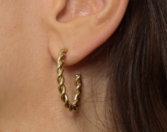 Sade hoops, Twisted Hoop Earrings, Modern classic hoop earrings gold, Vintage style small hoop earrings