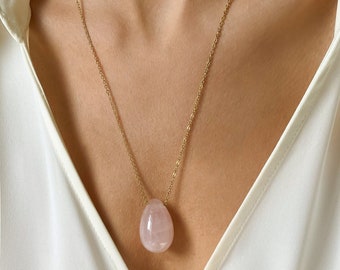 Collier de quartz rose brut - Oeuf de cristal - Collier pendentif en cristal de quartz rose - Chaîne en or - Cadeau de vacances parfait pour maman