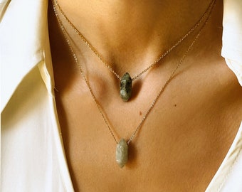 Raw Crystal Necklace Gold - Labradorite necklace gold- Labradorite Point Necklace - Gold Chain - Perfect Christmas Gift for Her