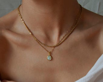 Collier en forme de larme d'amazonite dorée : pendentif en cristal à graver sans ternissement sur chaîne fine