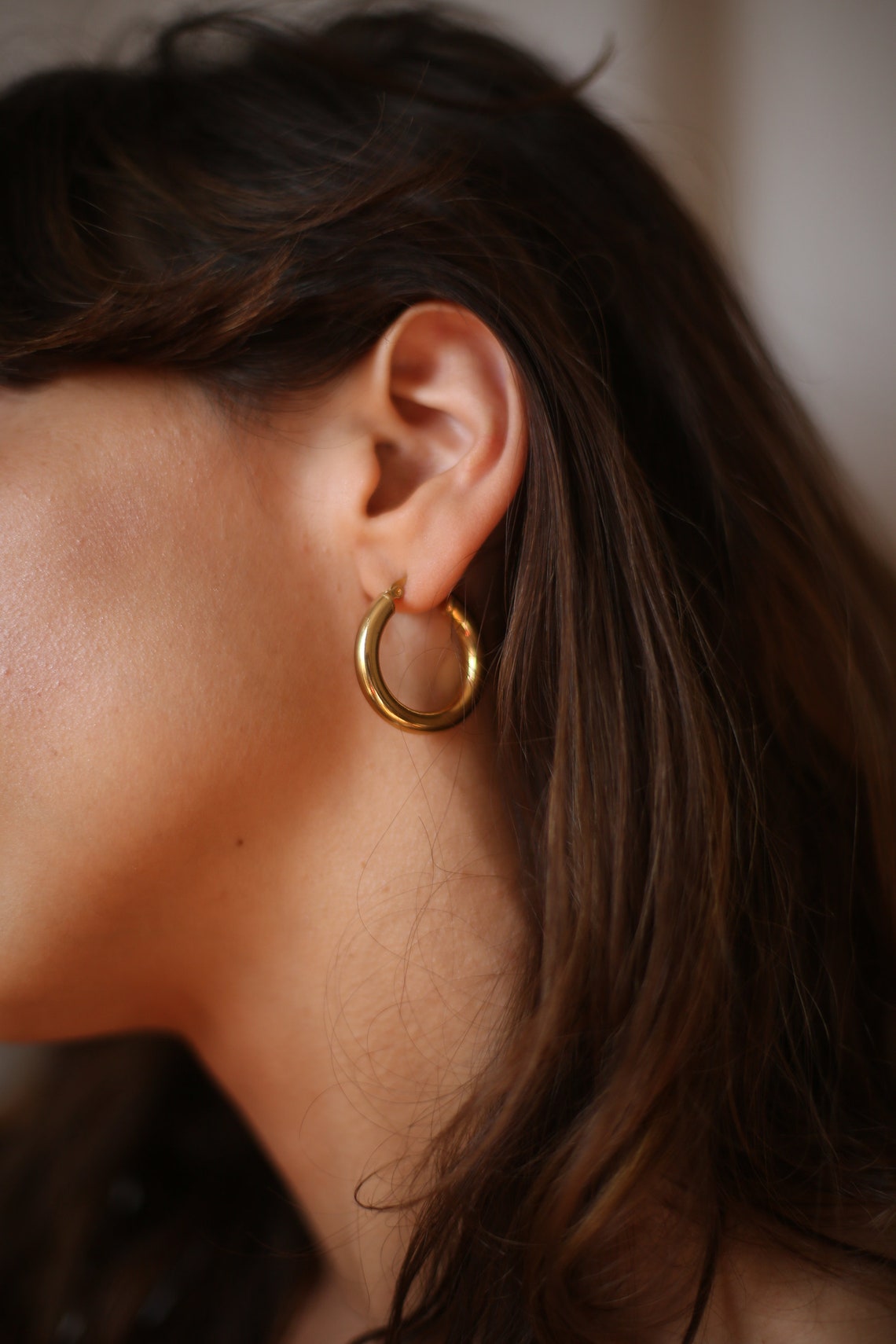 Dicke Goldene Ohrringe Damen - Handgefertigte Scheiben-Designs Mit Hammerschlag-Textur