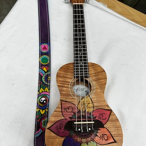 Engraved "Symbolized Flower" ukulele w/Shoulder strap