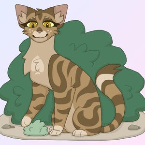 Op de afbeelding: Digitale illustratie van een bruin en beige gestreepte kat met gele ogen, zittend voor een groene struik. De kat heeft een witte borst met een schoppensymbool. De achtergrond is een verloop van roze en paars.