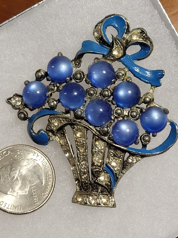 1940's Moonglow Flower Basket Brooch - image 6