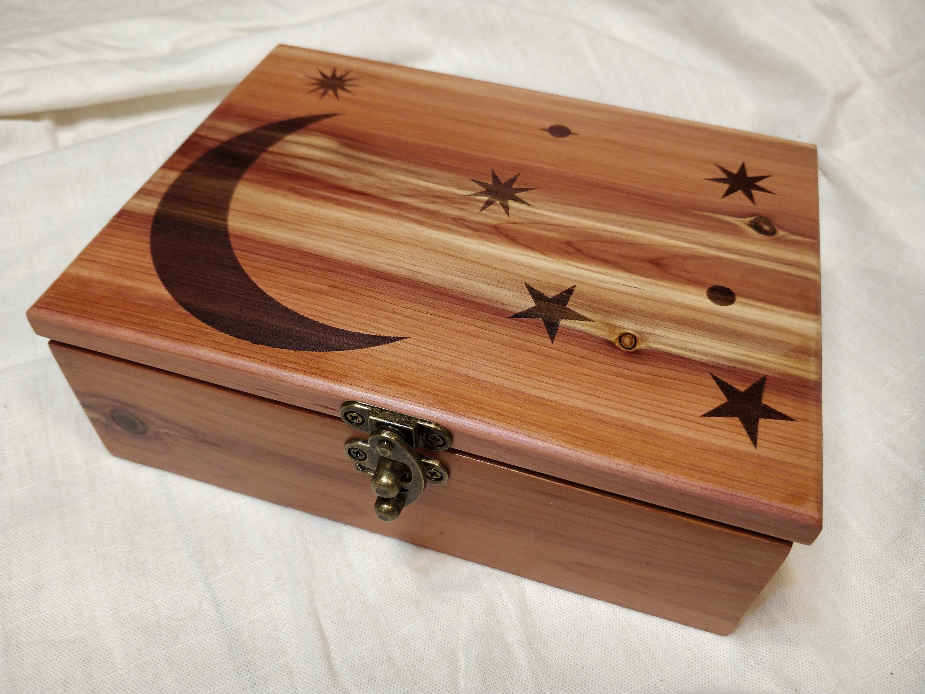 Aromatic Cedar Keepsake Box